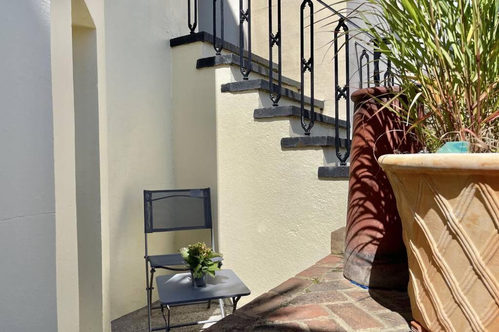 Lavender Apartment - Spacious Apartment Close To The Beach Deal Esterno foto