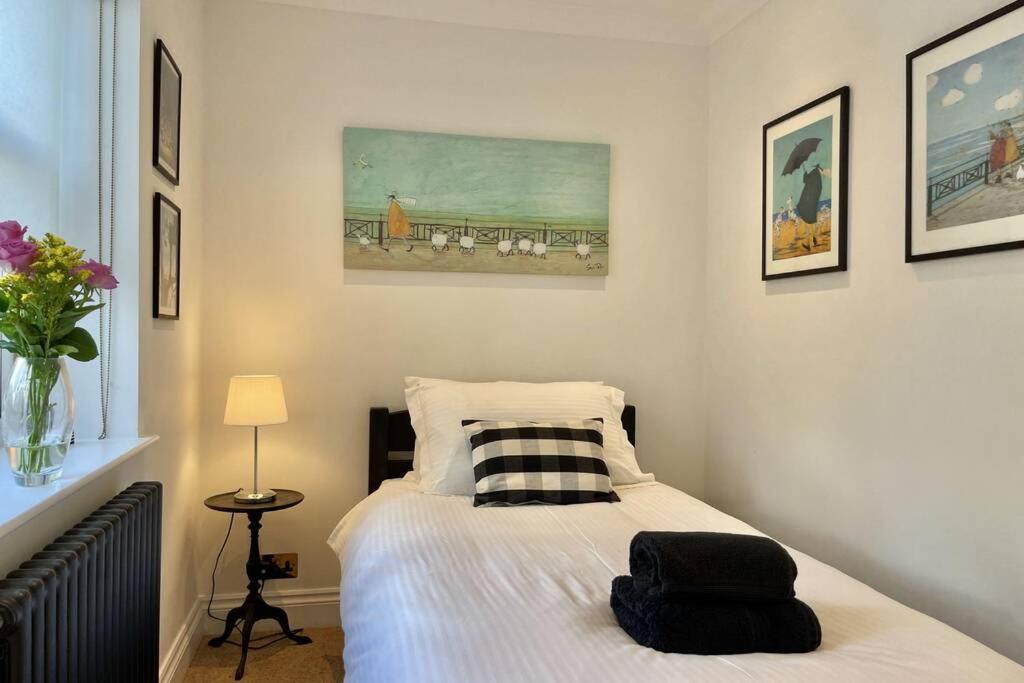 Lavender Apartment - Spacious Apartment Close To The Beach Deal Esterno foto